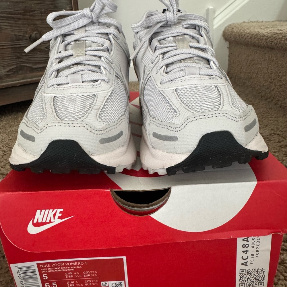 Nike Kids Sneakers in Light Gray